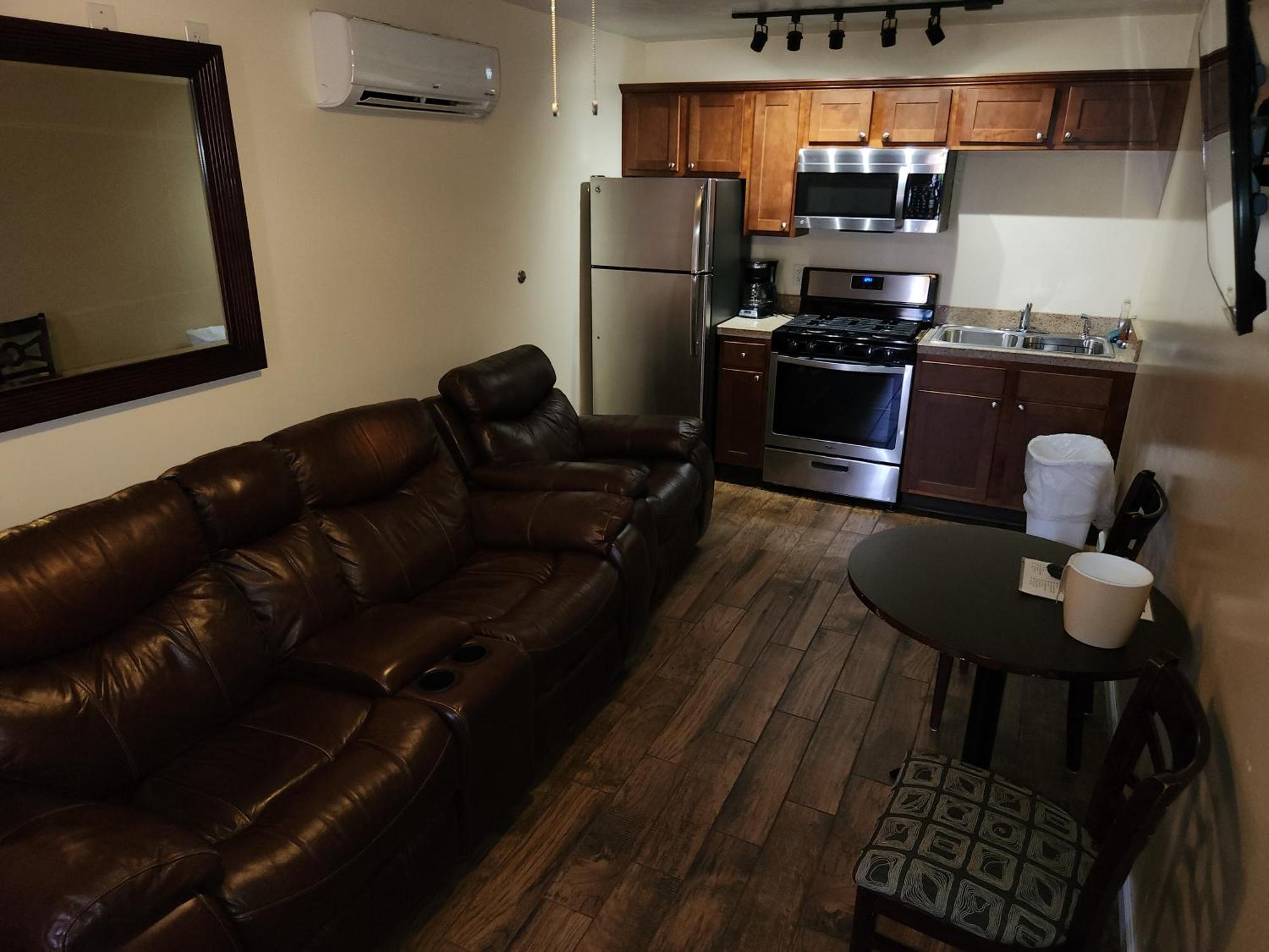 Jefferson Hills Motel Clairton Bagian luar foto