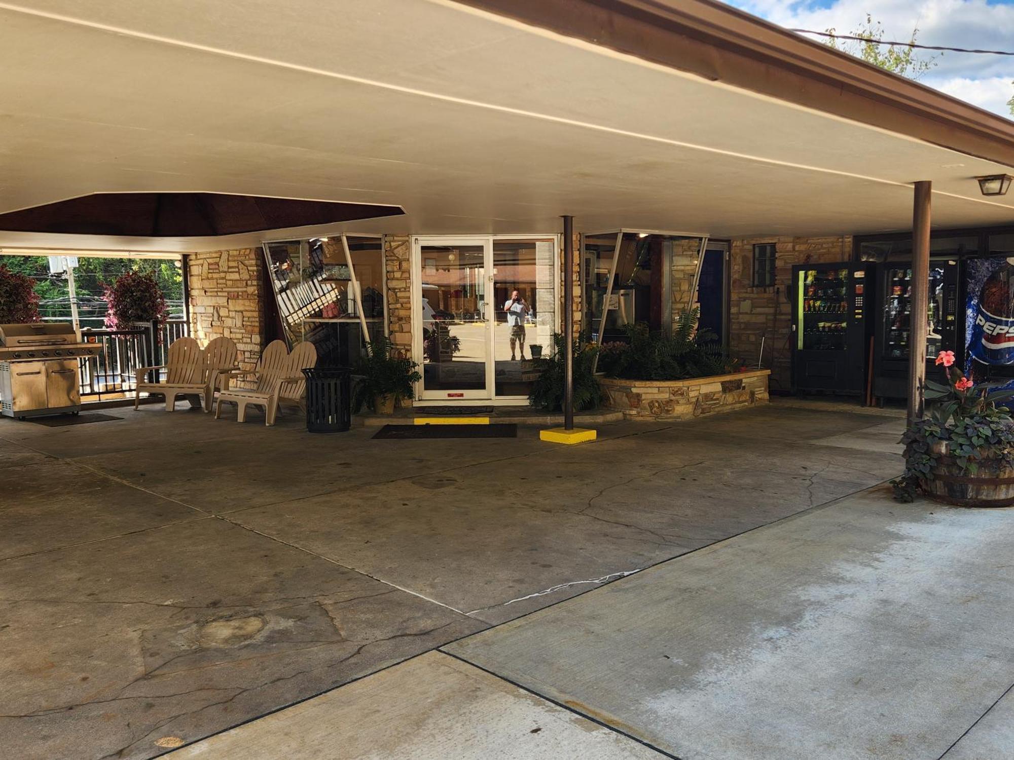 Jefferson Hills Motel Clairton Bagian luar foto